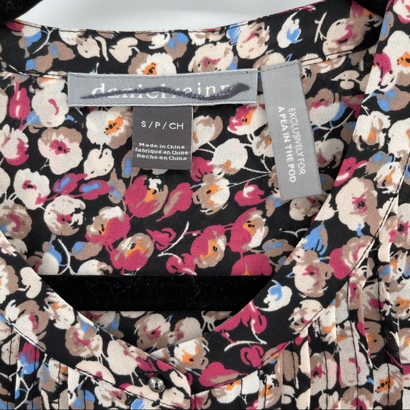 Daniel Rainn Maternity Floral Split Neck Tunic​ - Picture 4 of 11